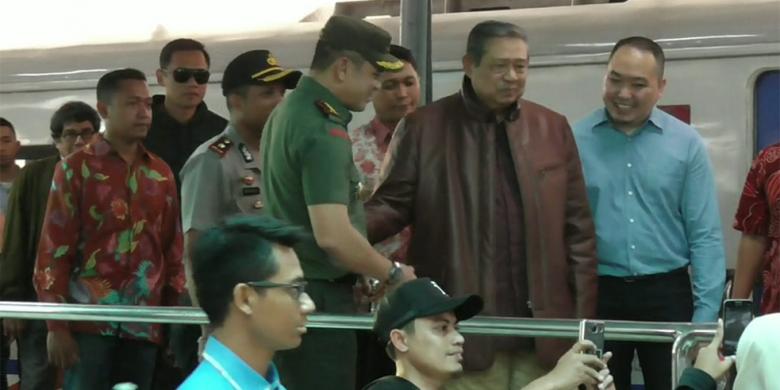 SBY bersama Keluarga Liburan di Tawangmangu dan Pertapaan Boncolono