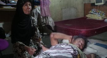 Ahok Tawarkan Kursi Roda Hingga Umrah Saat Jenguk Warga yang Sakit