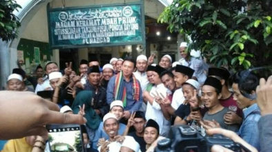 Benarkah "Habib Ahok" Mendapat Bisikan Ghaib di Makam Mbah Priok