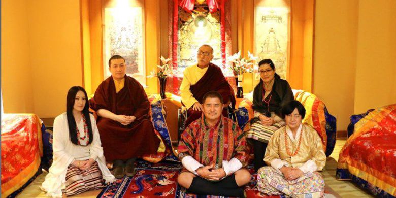 Biksu Ternama Tibet Pilih Menikah dan Lepaskan Kehidupan Biara
