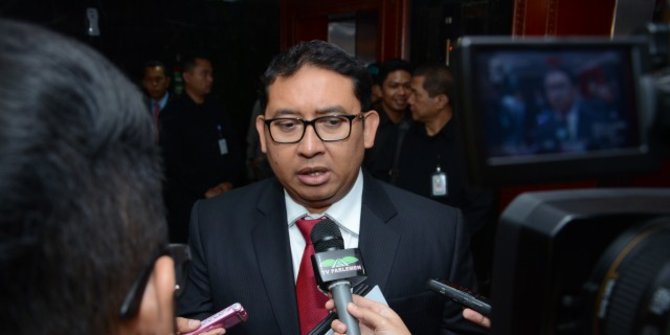 Fadli bandingkan Kasus Novanto Di Cegah KPK Dengan Penundaan Tuntutan Ahok