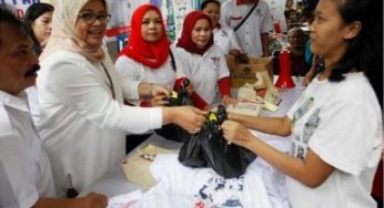 Foto, Perindo Hary Tanoe Tertangkap Istri Anies Baswedan Bagi-bagi Sembako