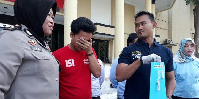 Penyanyi Dangdut di Surabaya Banting Stir Jual Narkoba