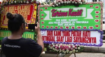 Tanggapan Ahok Tentang Karangan Bunga Berisi Pesan Baper