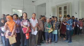 Warga Antre Buat Mengadu Sejak Pukul 05.00 WIB di Balaikota DKI