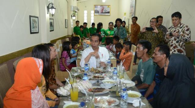 Warga Cirebon Diajak Makan Bersama Dengan Jokowi
