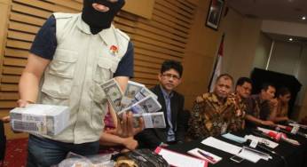 Penggeledahan di Kemendes KPK Bawa 3 Kardus dan 3 Koper