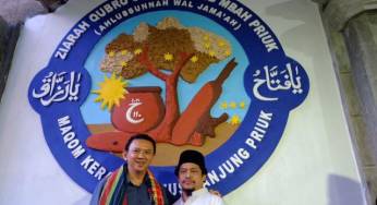 Pewaris Makam Mbah Priuk dengan Ahok Silaturahmi