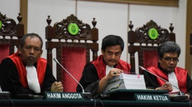 Rakyat Indonesia dan KY Dipersilahkan Telanjangi Hakim Pengadil Ahok