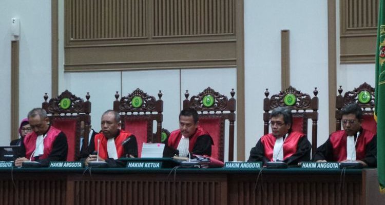 Semua Pihak Patut Curiga Promosi Jabatan 3 Hakim Pengadil Ahok