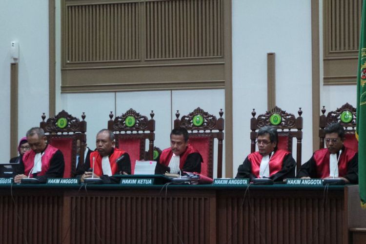Semua Pihak Patut Curiga Promosi Jabatan 3 Hakim Pengadil Ahok