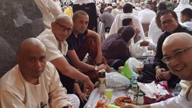 Wakil Gubernur Terpilih Sandiaga Uno Cukur Kepala Sampai Botak Licin