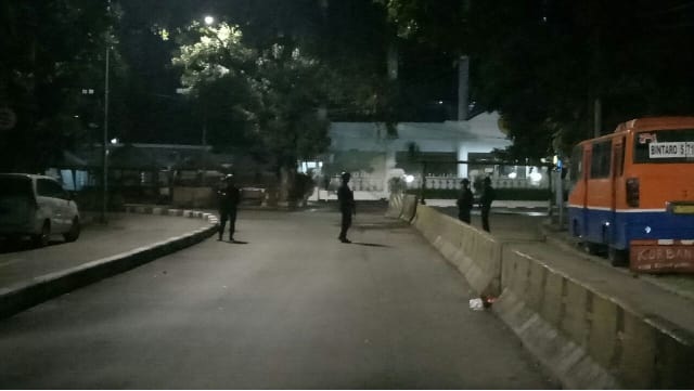 2 Polisi Ditusuk Pria Usai Salat Isya di Masjid Dekat Mabes Polri