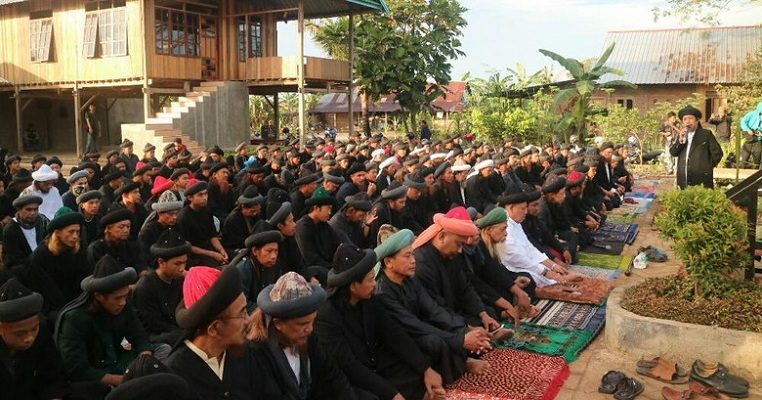 Jemaah di Sulawesi Selatan ini Gelar Salat Idul Fitri Hari ini