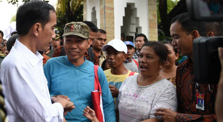 Jokowi Bagikan 4.000 Sembako untuk Warga Solo saat Mudik Lebaran