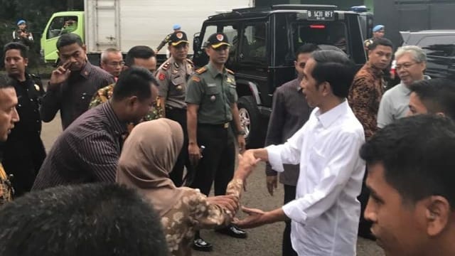 Jokowi Kembali Bagi-bagi Sembako di Kota Bogor