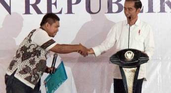 Jokowi Serahkan 2.550 Sertifikat Tanah di Cilacap
