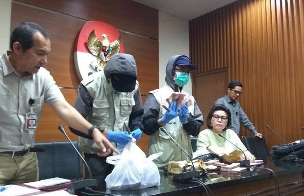 KPK Tahan 4 Tersangka Kasus Suap DPRD Mojokerto