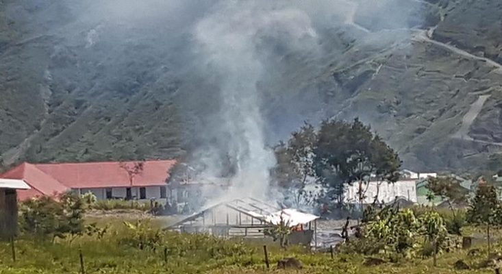 Massa Bakar Puluhan Rumah di Puncak Jaya Papua
