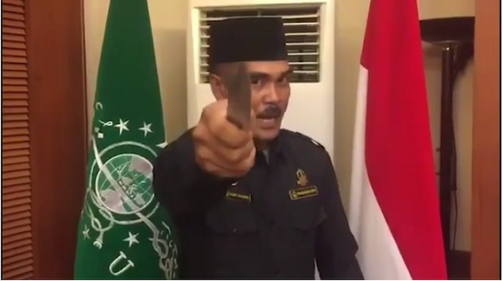 Viral Video Pasukan Pagar Nusa Acungkan Pisau dan Tantang ISIS
