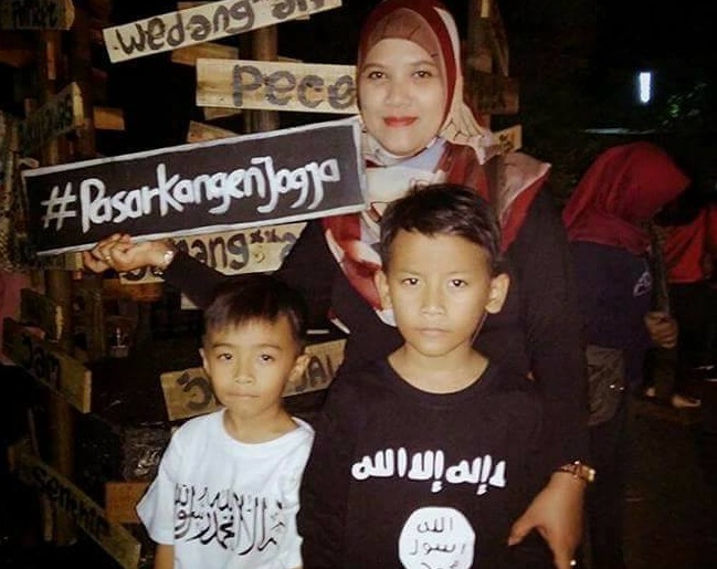 Kader Gerindra Pakaikan Anaknya Baju Logo ISIS, ISIS Itu Apa Mas?