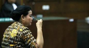 Rekaman Diputar, Pemeriksaan Diselingi Tawa Miryam, Ada Teh dan Kopi