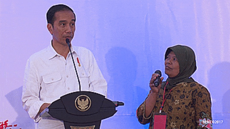 Aksi Lucu Jokowi Puji Suara Petugas Posyandu Ini, Syahrini Saja Kalah