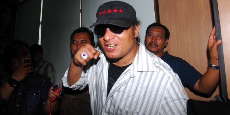 Dikabarkan Jadi Muallaf, Ada Kejanggalan di Foto Sang Preman Jakarta?