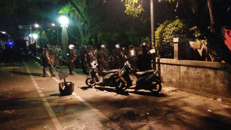Kumpulan Foto dan Video Kericuhan LBH Jakarta