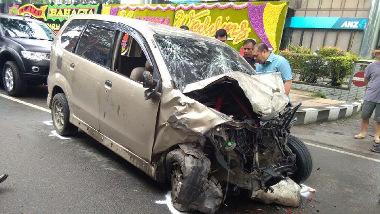 Polisi Tewas Akibat Kecelakaan 2 Mobil Tabrakan di Medan