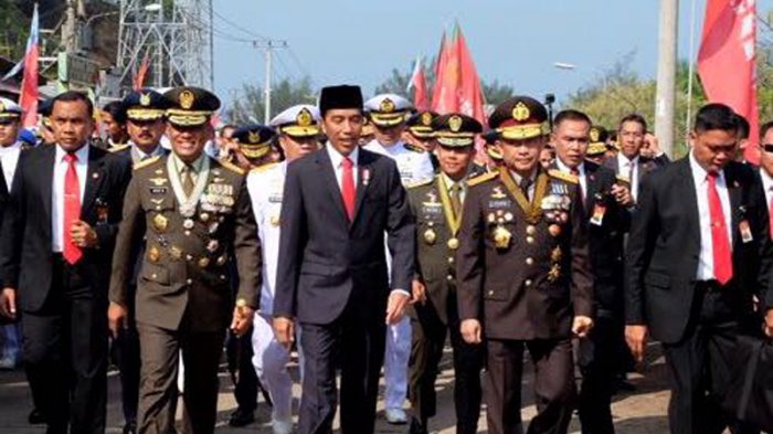 Jokowi Terjebak Macet Setengah Jam dan Akhirnya Jalan Kaki