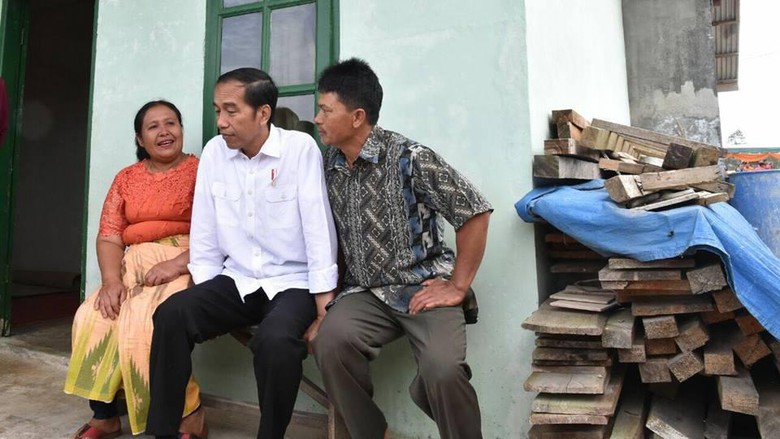 Saat Presiden Duduk Bersama dengan Keluarga Korban Sinabung