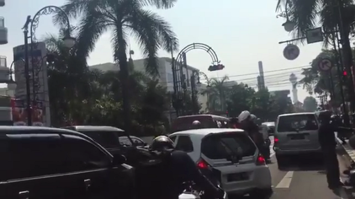 Pemotor yang Rusak Mobil Nekat di Bandung Salah Lakukan Persekusi