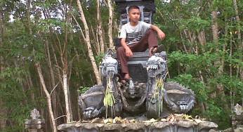 Viral di Medsos Siswa SMP 3 Gunung Megang Duduki Pelinggih