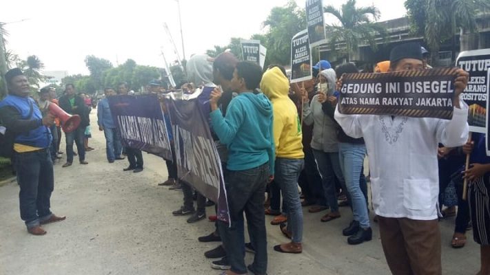Aksi Demo Alexis Bubar, Pendemo Lari Tunggang Langgang Diusir Warga