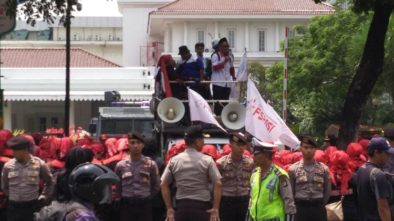 Buruh Sebut Anies Hanya Alat Politik PKS dan Gerindra, Sandi Tegaskan Tak Akan Lari dari Kontrak Politik