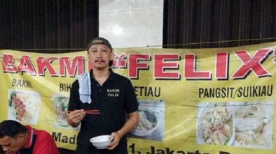 Abu Janda Kini Jualan Bakmi, Usai Kalah Debat di ILC, Netizen: Traktir