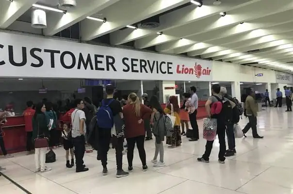 Batal Terbang Karena Pesawat Penuh, Penumpang Lion Air Murka