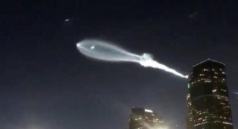 Heboh, Penampakan Benda Putih Raksasa Terbang di Langit AS