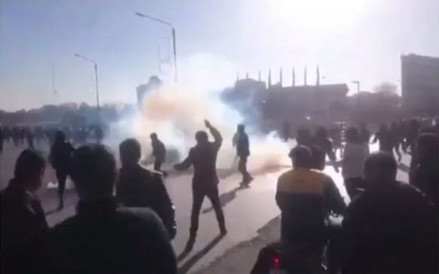 Pengangguran Tinggi, Harga Sembako Meroket, Iran Diguncang Demo Besar