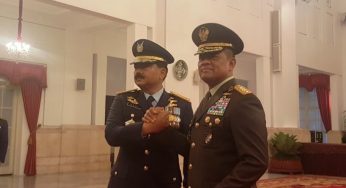 Salam Hormat Gatot Nurmantyo Kepada Hadi Tjahjanto Saat Resmi Jadi Panglima TNI