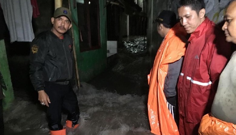 Tanggul Jebol, Banjiri Pemukiman Warga, 20 KK Jati Padang Mengungsi