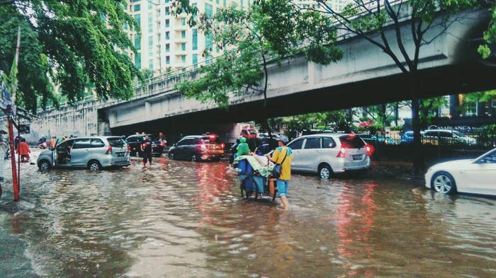Warga Tebet: Zaman Ahok Tak Sampai Masuk ke Rumah, Ganti Gubernur Malah Jadi Banjir