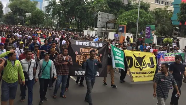 Diperlakukan Tak Adil, Aliando Unjuk Rasa Tolak Permenhub 108-2017