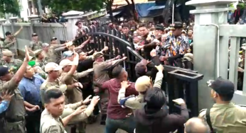 Gabungan Ormas Bekasi yang Jaga Kantor Walkot Berangsur Bubar