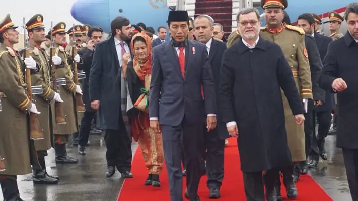 Mencekam! Perjalanan Jokowi di Kabul Dikawal 2 Heli dan Tank Baja