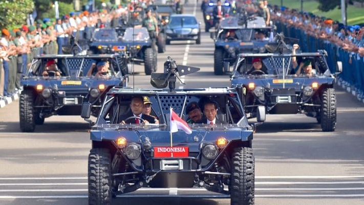 Saat Jokowi Hadiri Rapim TNI-Polri di Cilangkap Naik Mobil Serbu