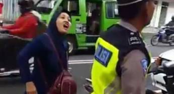 Emak-emak yang Gigit Tangan Polisi di Kudus Ditetapkan jadi Tersangka