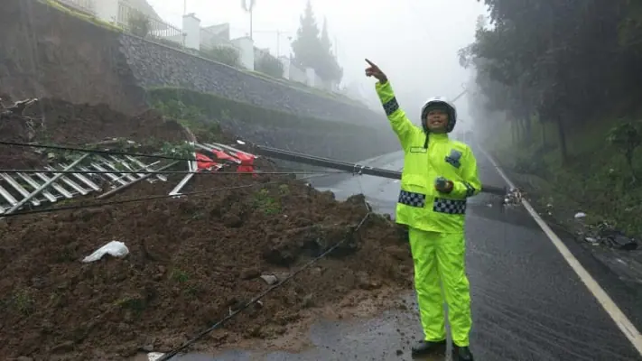 Longsor di Puncak, ke Bogor Ditutup, Arus Lalin Dialihkan via Sukabumi