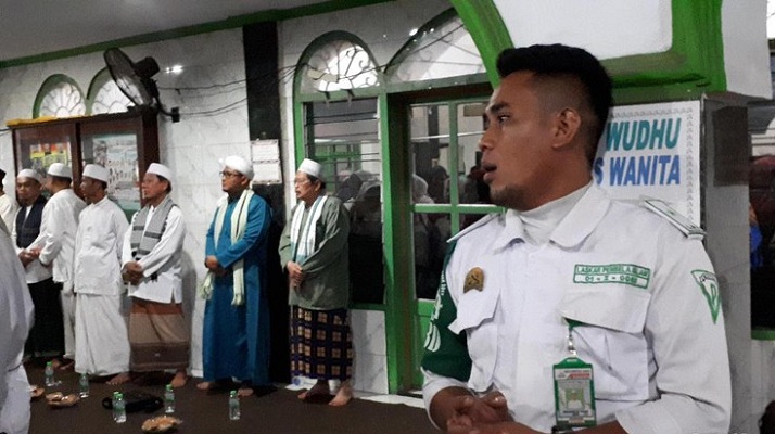 Masjid Baitul Amal Makin Ramai oleh Massa Penyambut Habib Rizieq